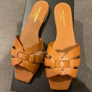 Saint Laurent Ambra Sandal Flat 
Woven Leather Slide
